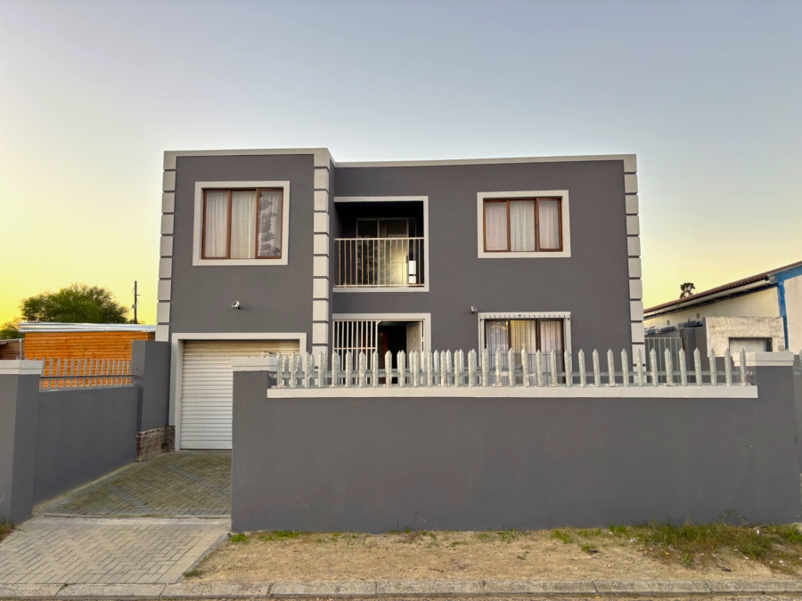6 Bedroom Property for Sale in Malibu Village Western Cape